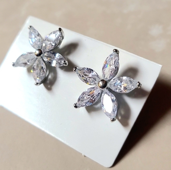 Vintage Silver Floral Earrings with Teardrop Stones - Picture 3 of 16